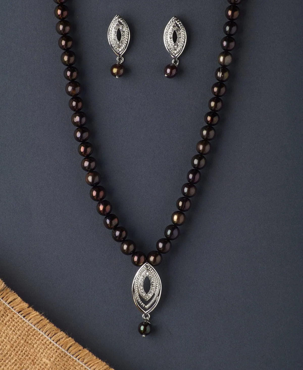 Fashionable Pearl Necklace Set